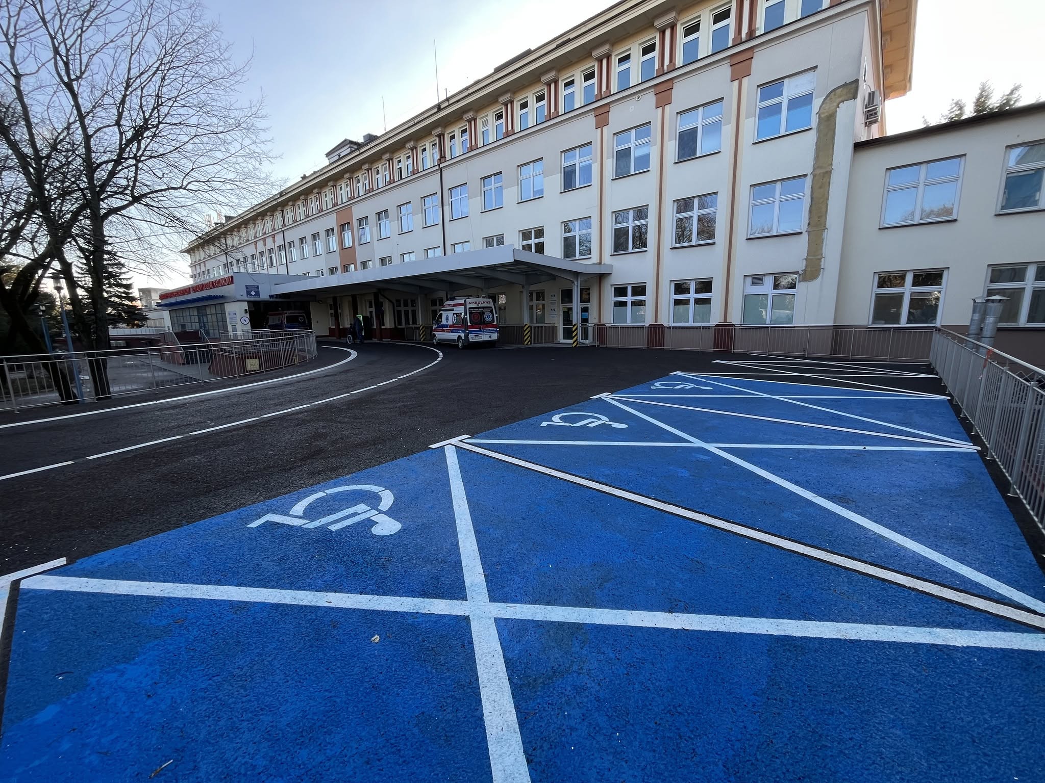 Podjazd dla karetek — realizacja, ujęcie 1